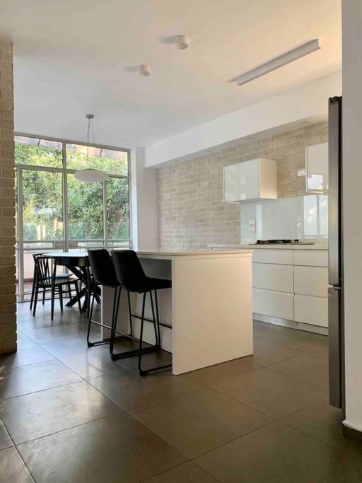 Renovated Penthouse Near Hayarkon Park - 3 Bedroom *
