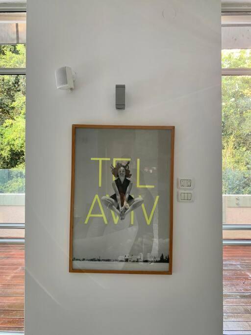 Renovated Penthouse Near Hayarkon Park - 3 Bedroom Appartement Tel-Aviv