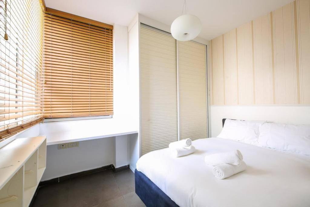 Renovated Penthouse Near Hayarkon Park - 3 Bedroom *
