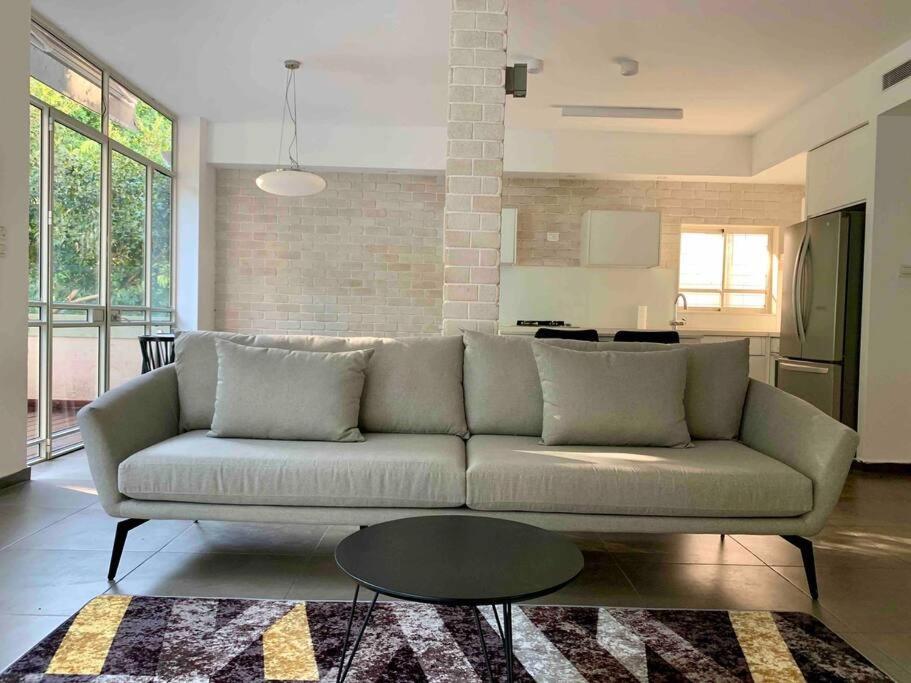 Renovated Penthouse Near Hayarkon Park - 3 Bedroom Tel-Aviv