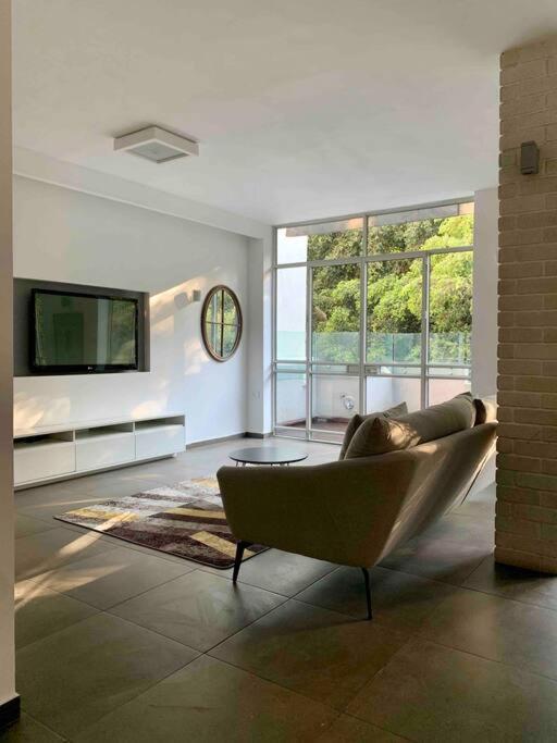 Renovated Penthouse Near Hayarkon Park - 3 Bedroom * Tel-Aviv