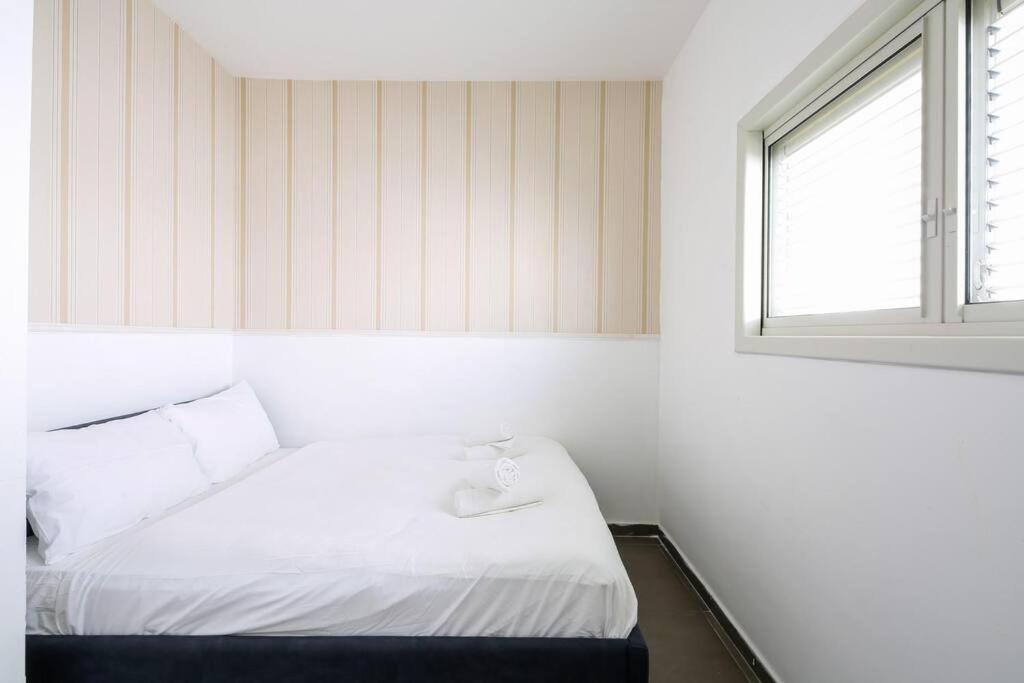 Renovated Penthouse Near Hayarkon Park - 3 Bedroom *