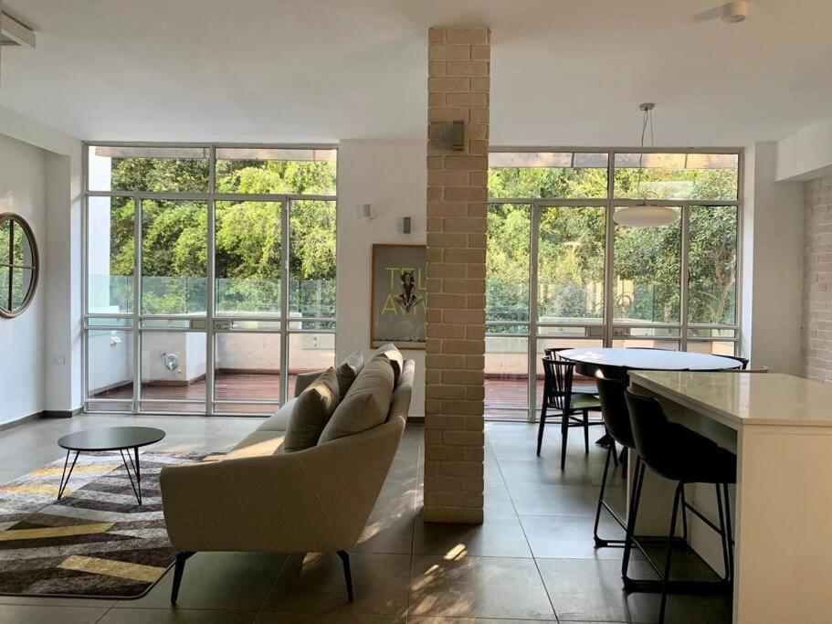 Renovated Penthouse Near Hayarkon Park - 3 Bedroom Tel-Aviv